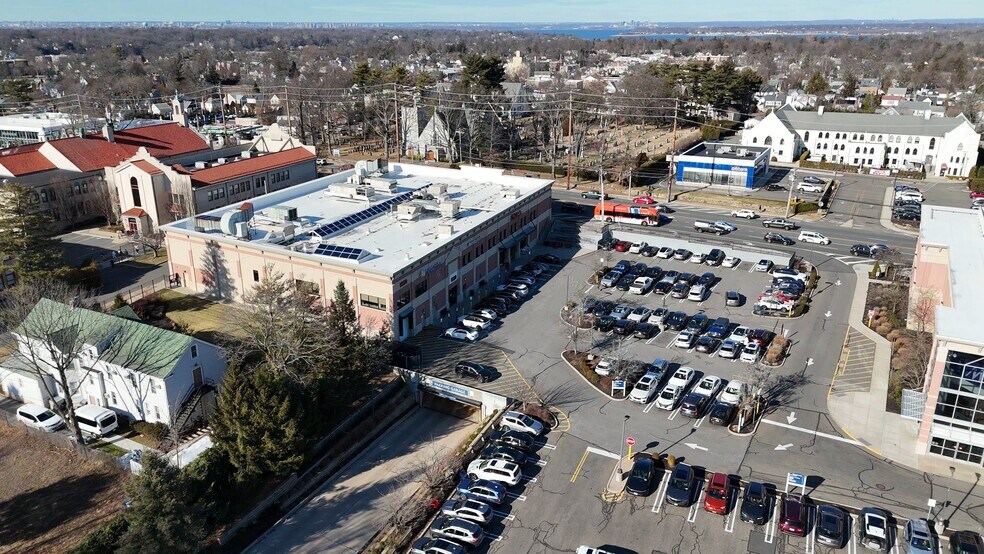 1410-1420 Northern Blvd, Manhasset, NY à louer - Vidéo sur l’annonce professionnelle – Image 2 sur 18