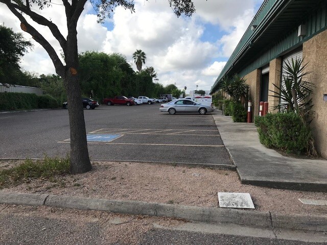 200-224 N McColl Rd, McAllen, TX à louer - Photo de l’immeuble – Image 2 sur 12