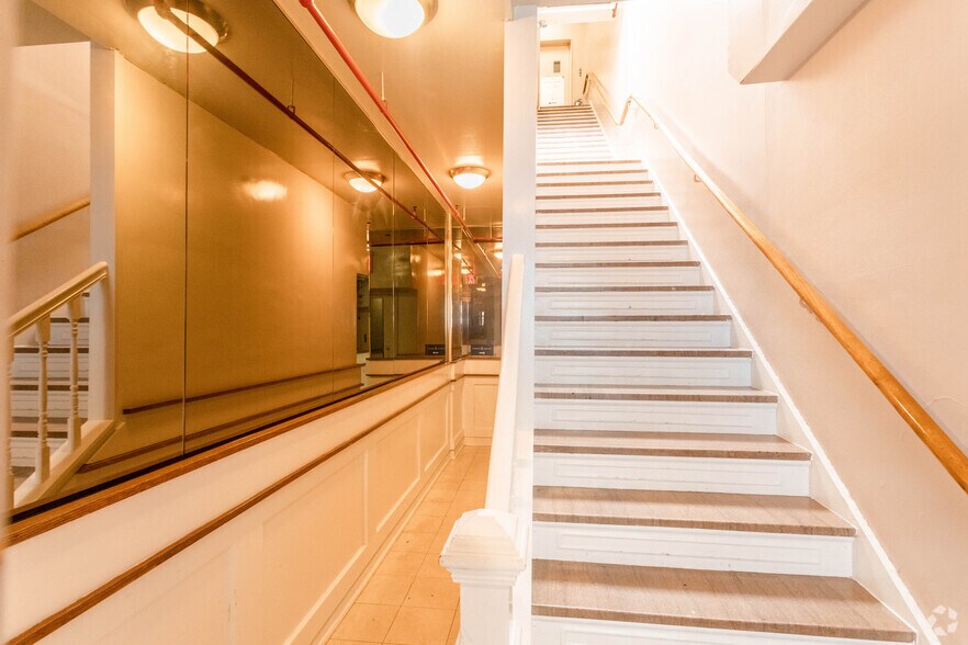 766 Madison Ave, New York, NY à louer - Hall d’entrée – Image 3 sur 5