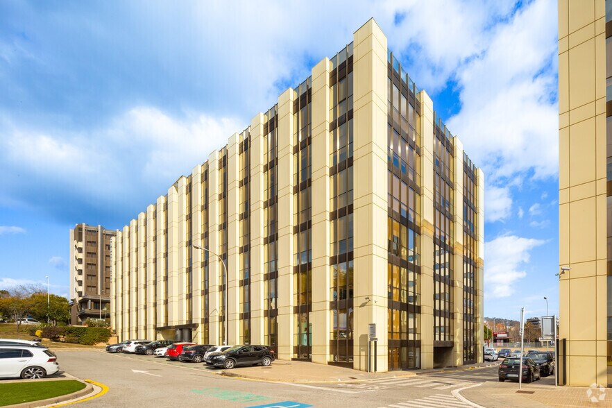 Carrer de la Constitució, 3, Sant Just Desvern, Barcelona à louer - Photo de l’immeuble – Image 2 sur 15