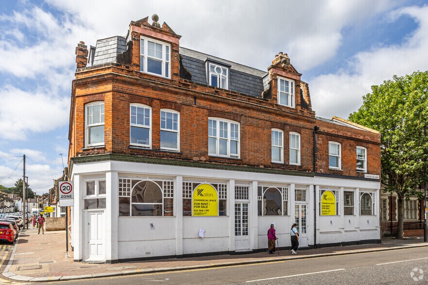 240-242 Plumstead High St, Londres à vendre - Photo de l’immeuble – Image 1 sur 14