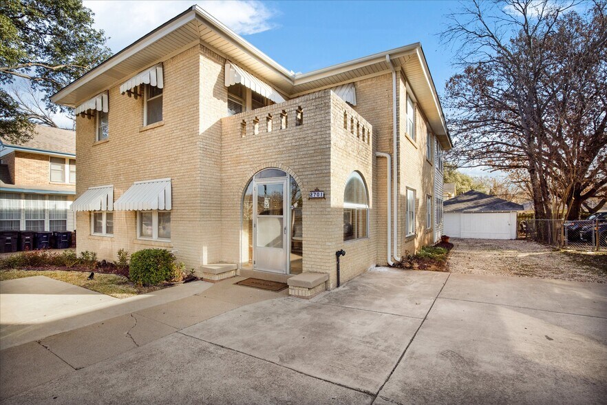 2701 S University Dr, Fort Worth, TX à vendre - Photo principale – Image 1 sur 28