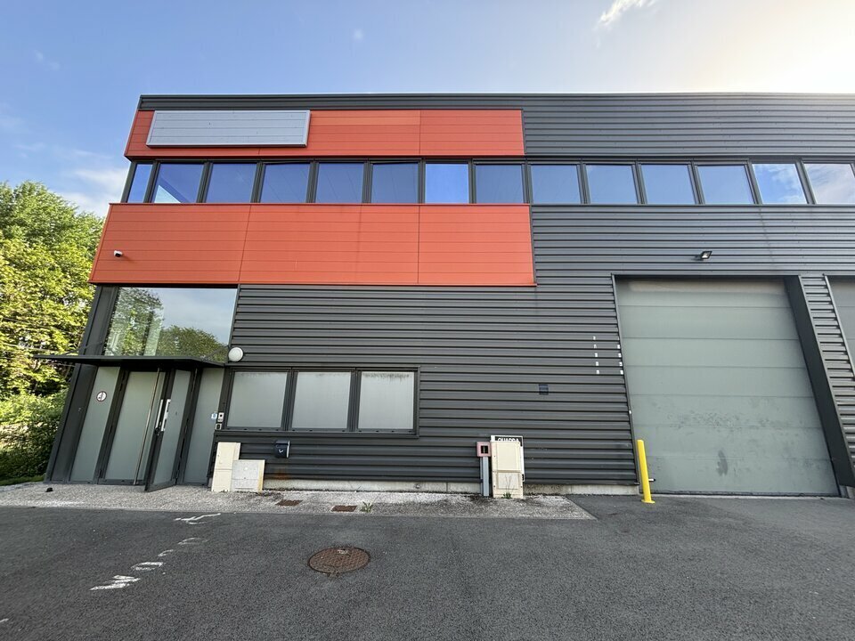 Industriel/Logistique dans Croix à louer Photo de l’immeuble– Image 1 sur 4