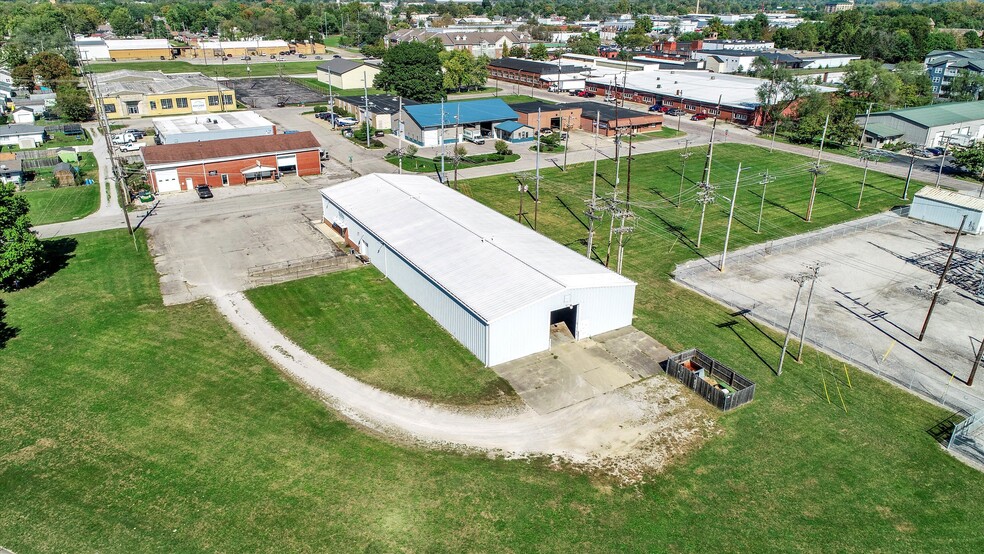 1225 11th St, Columbus, IN à louer - Photo de l’immeuble – Image 3 sur 31