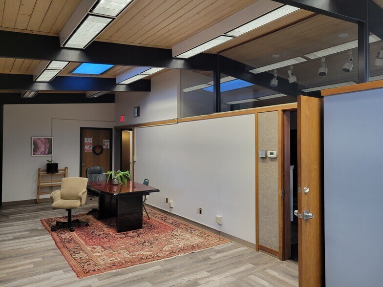 6830 W Villard Ave, Milwaukee, WI à vendre - Photo de l’immeuble – Image 3 sur 21