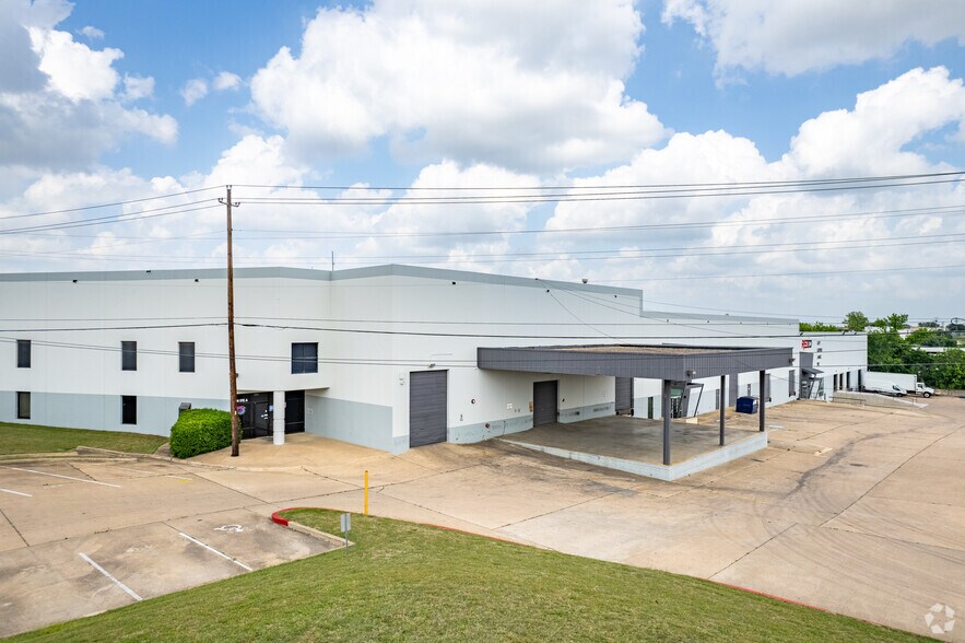 2306 Howard Ln, Austin, TX à louer - Photo de l’immeuble – Image 2 sur 17