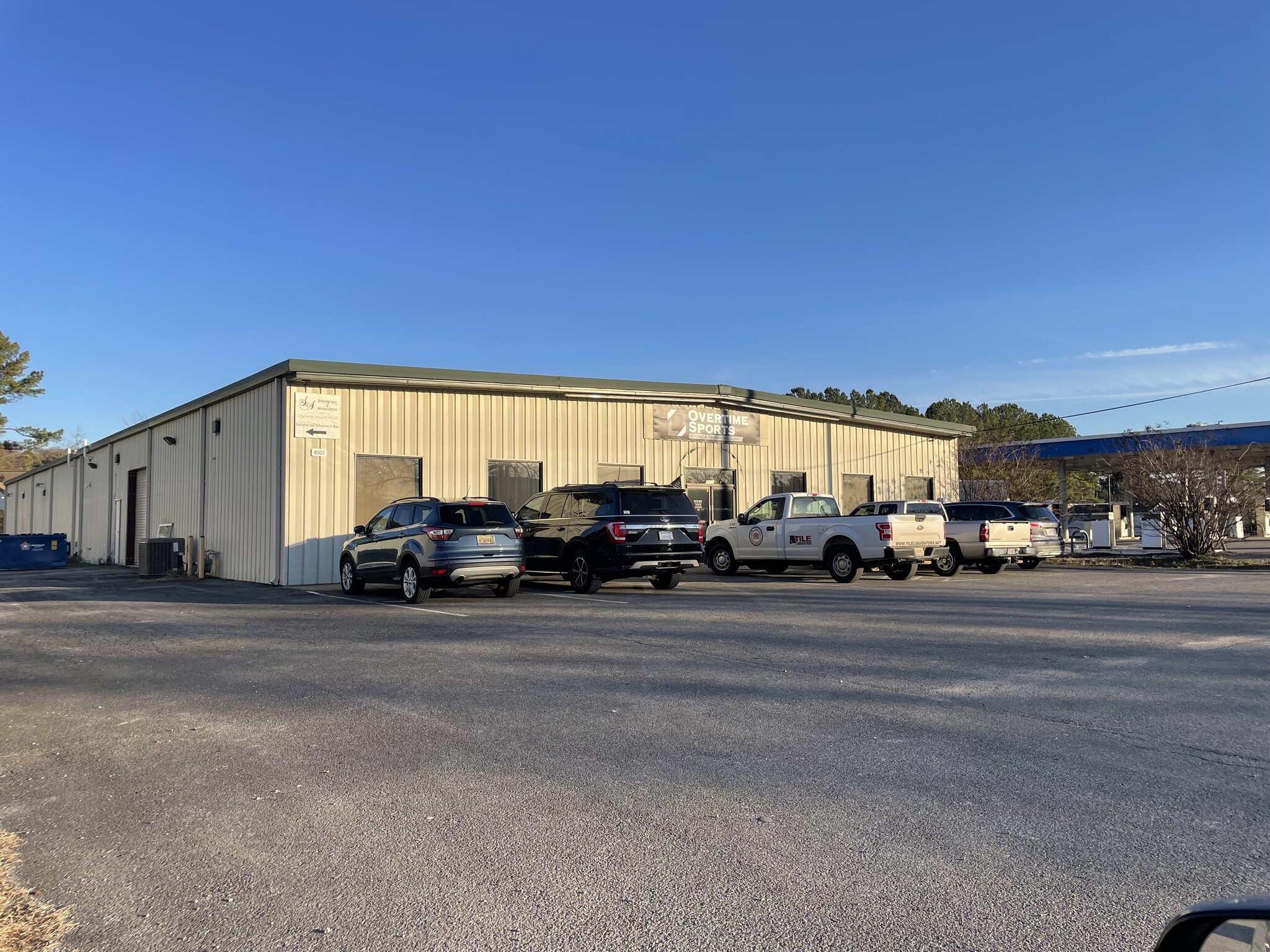 8503 Whitesburg Dr SE, Huntsville, AL à louer Photo de l’immeuble– Image 1 sur 2
