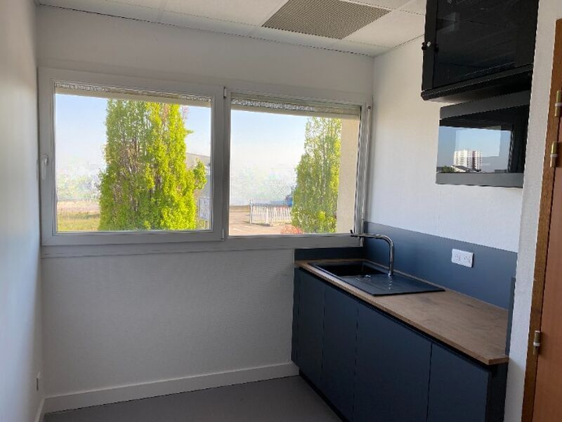 Bureau dans Andrézieux-Bouthéon à louer Photo de l’immeuble– Image 1 sur 8