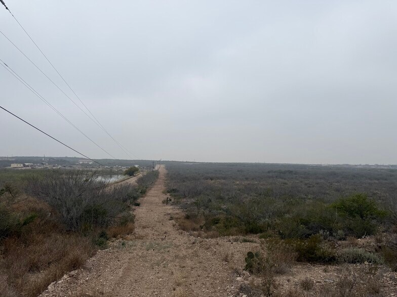 259 S Riata rd, Laredo, TX à vendre - Photo de l’immeuble – Image 2 sur 9