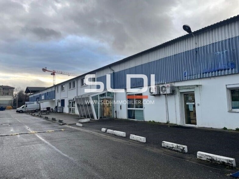 Local d’activités dans Villeurbanne à louer - Photo de l’immeuble – Image 2 sur 5