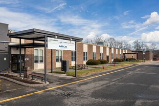 Plus de détails pour 31 Pecks Ln, Newtown, CT - Industriel/Logistique à vendre