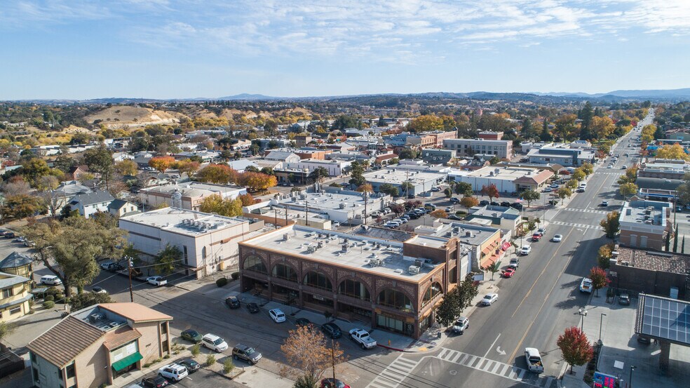 1446 Spring St, Paso Robles, CA à louer - Photo de l’immeuble – Image 3 sur 15