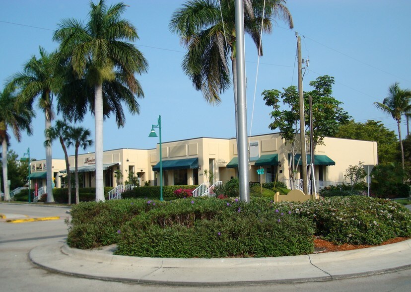 749-761 12th Ave S, Naples, FL à louer - Photo de l’immeuble – Image 2 sur 4