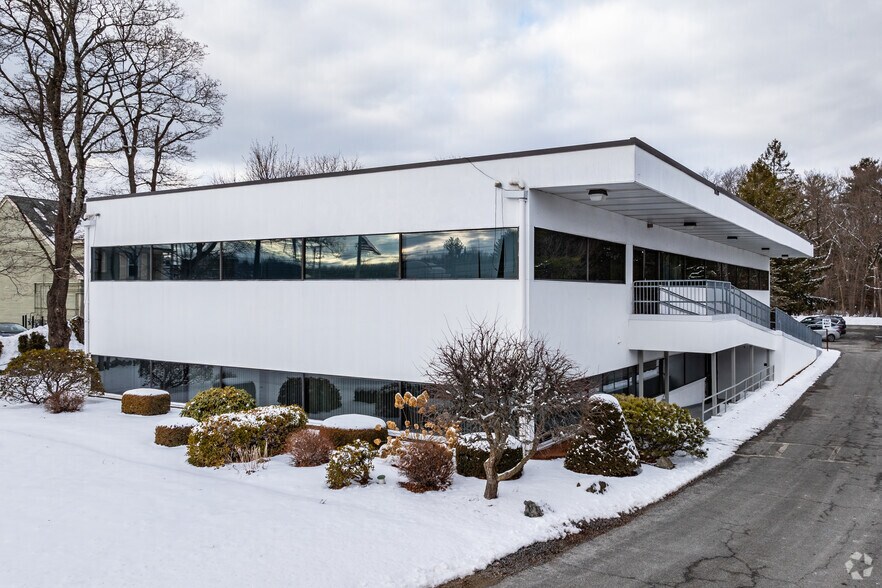 397 E Central St, Franklin, MA à louer - Photo de l’immeuble – Image 1 sur 7