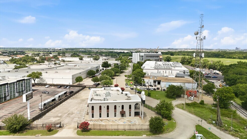 8855 N Stemmons Fwy, Dallas, TX à vendre - Photo de l’immeuble – Image 3 sur 31