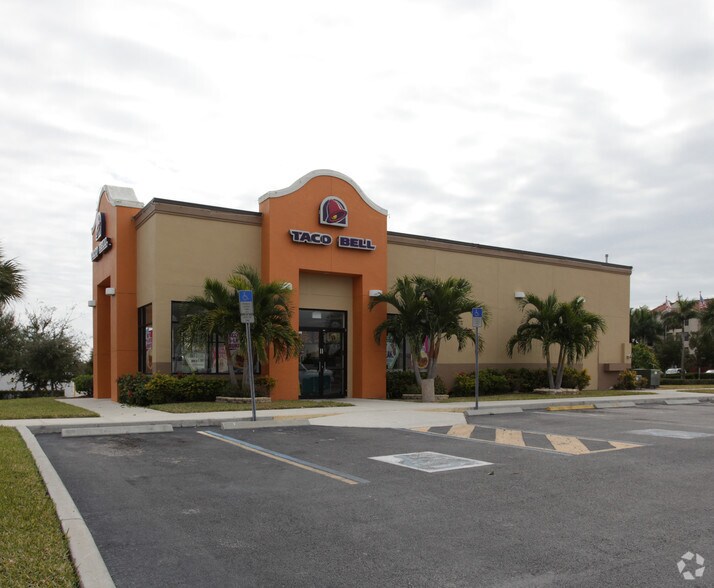 11290 Summerlin Square Dr, Fort Myers, FL à louer - Photo principale – Image 3 sur 4