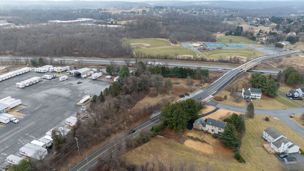301 Park Rd, Downingtown, PA à vendre - Photo de l’immeuble – Image 1 sur 4
