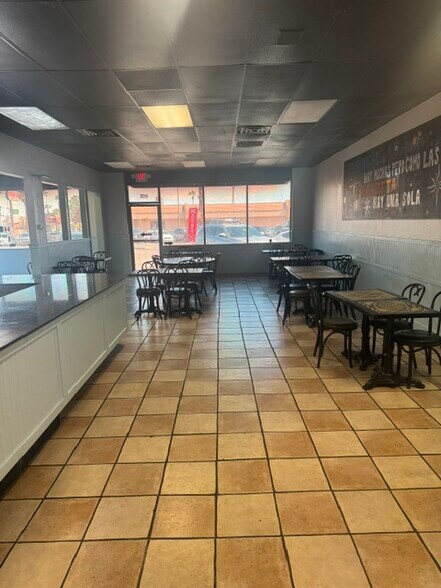 6135-6145 W Sahara Ave, Las Vegas, NV à louer - Photo de l’immeuble – Image 2 sur 30