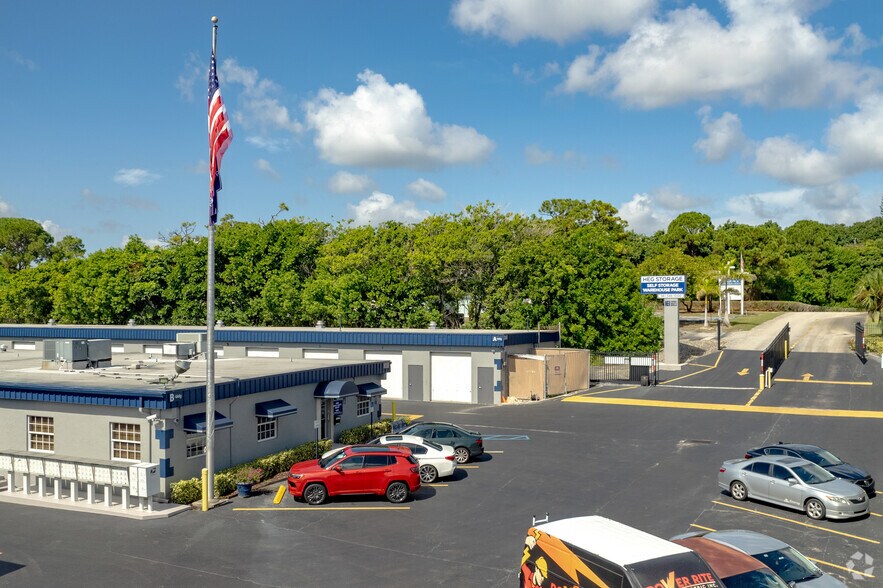 1840 Hypoluxo Rd, Lake Worth, FL à louer - Photo de l’immeuble – Image 3 sur 14