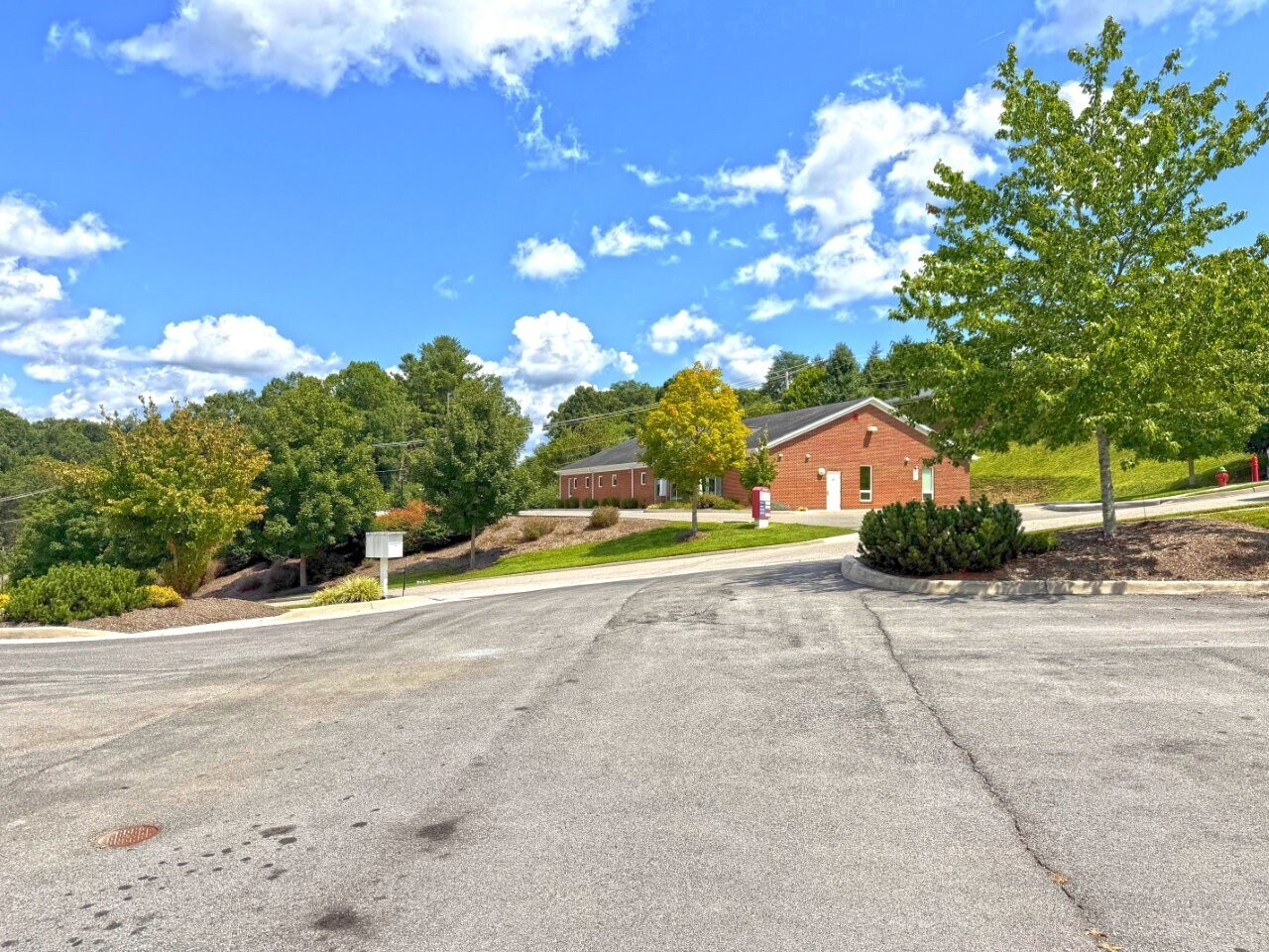 829 Davis St, Blacksburg, VA à vendre Photo de l’immeuble– Image 1 sur 37