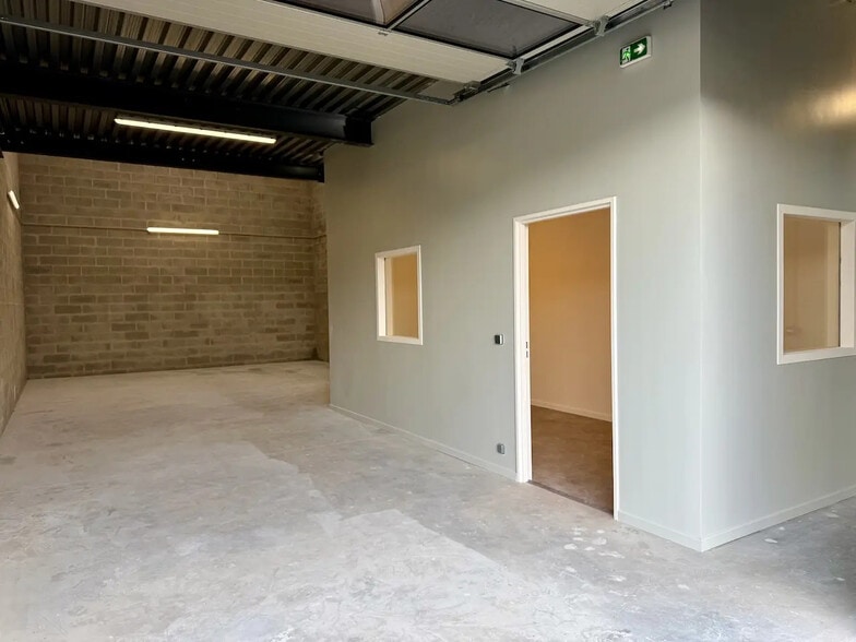 5 Rue Clément Ader, Saint-Pierre-du-Perray à louer - Photo de l’immeuble – Image 2 sur 4