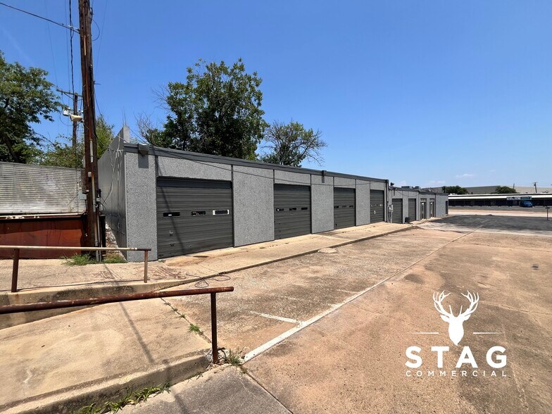 1200 Fort Worth Dr, Denton, TX à louer - Photo de l’immeuble – Image 3 sur 9