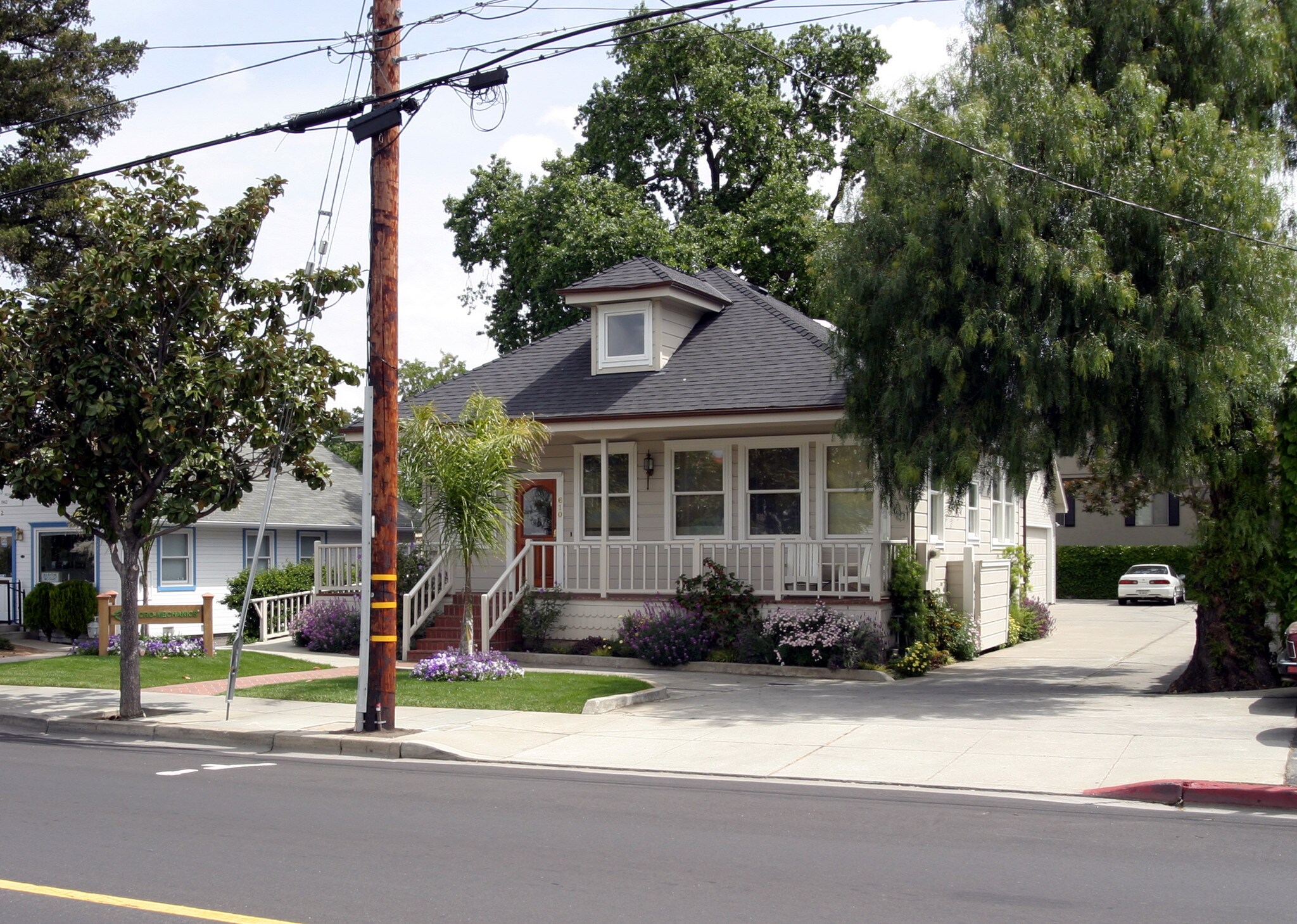610 University Ave, Los Gatos, CA à louer Photo de l’immeuble– Image 1 sur 8