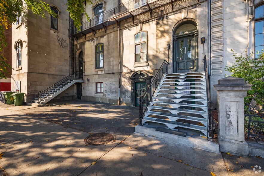 419-427 Av Viger E, Montréal, QC à vendre - Photo de l’immeuble – Image 2 sur 3