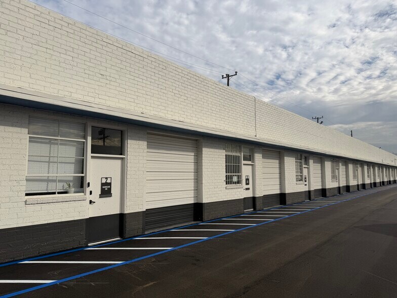 8210 Lankershim Blvd, North Hollywood, CA à louer - Photo de l’immeuble – Image 1 sur 11