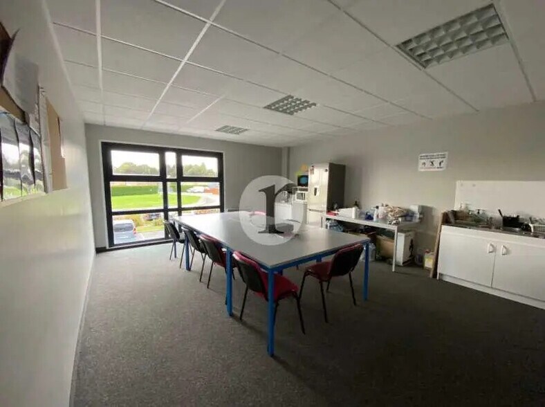 Bureau dans Saint-André-lez-Lille à louer - Photo de l’immeuble – Image 2 sur 6