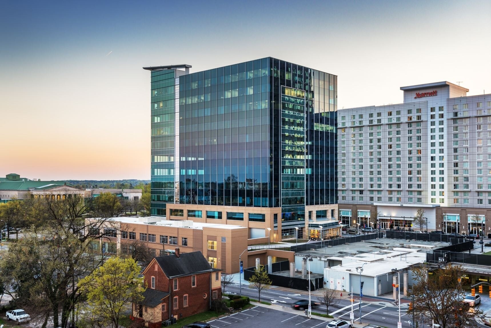 555 Fayetteville St, Raleigh, NC à louer Photo principale– Image 1 sur 11