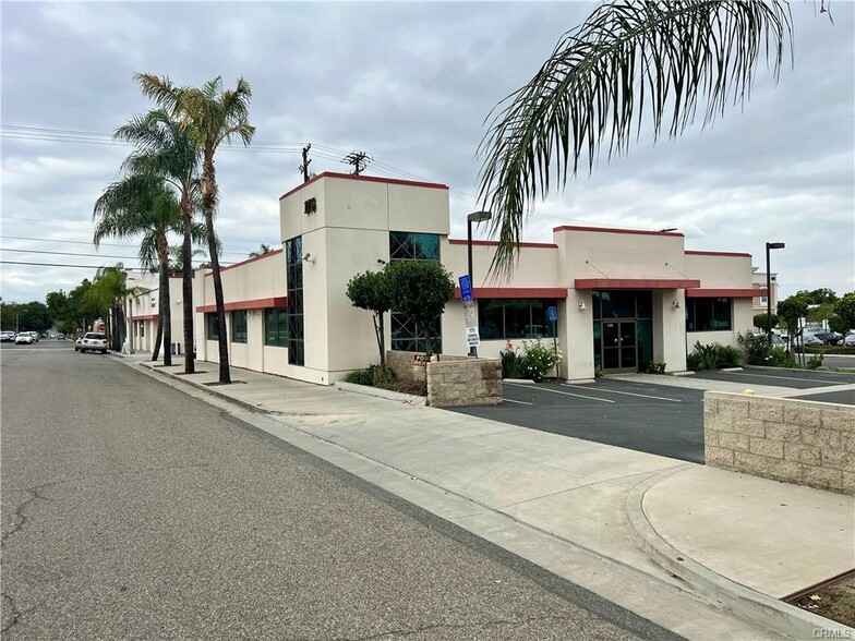 175 E 9th St, Corona, CA à louer - Photo de l’immeuble – Image 2 sur 19
