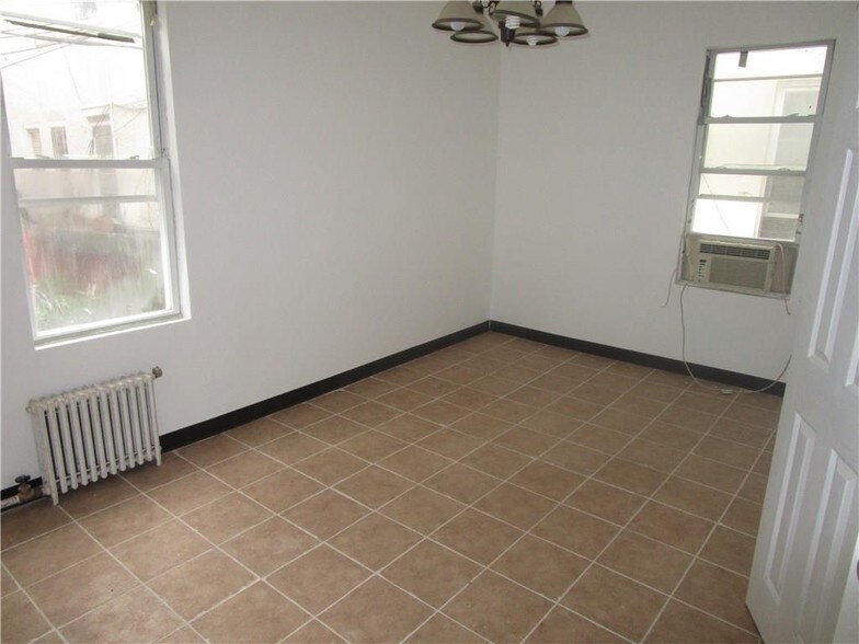3022 Brighton 8th St, Brooklyn, NY à vendre - Photo intérieure – Image 3 sur 31