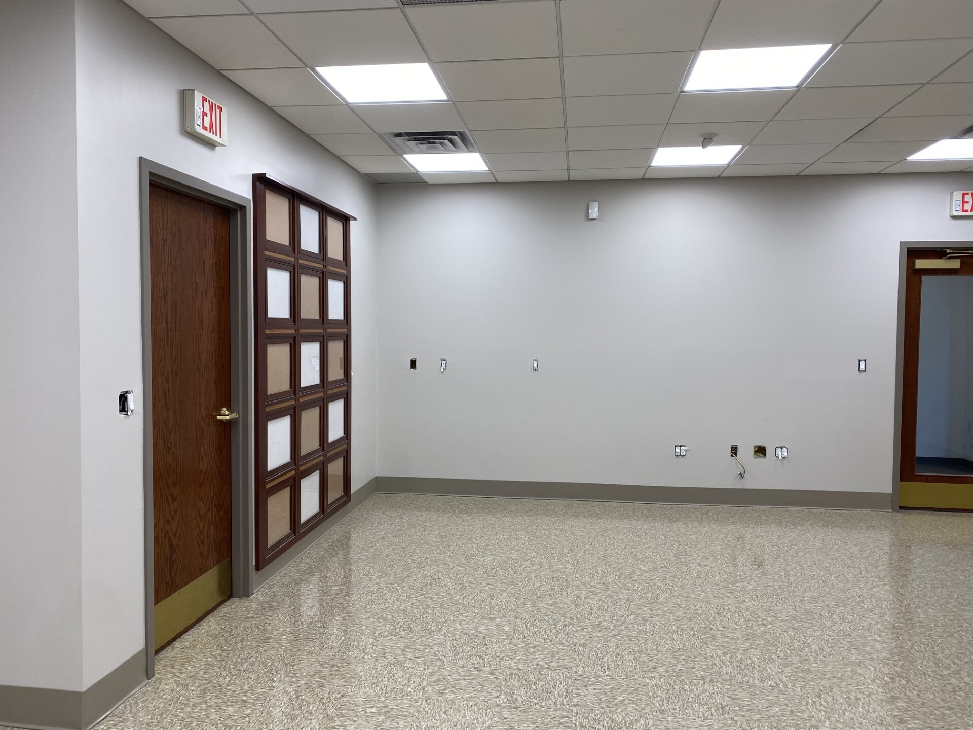 2212 Noblestown Rd, Pittsburgh, PA à louer Photo intérieure– Image 1 sur 8