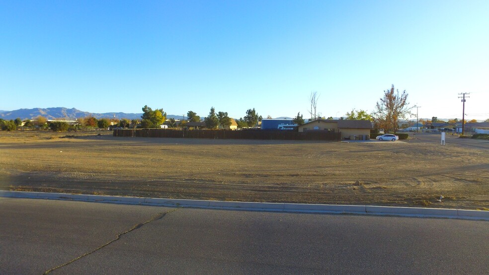 9787 11th Ave, Hesperia, CA à vendre - Photo de l’immeuble – Image 2 sur 18