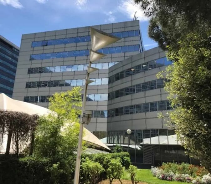 7-11 Place Des Cinq Martyrs Du Lycée Buffon, Paris à louer - Photo de l’immeuble – Image 2 sur 16