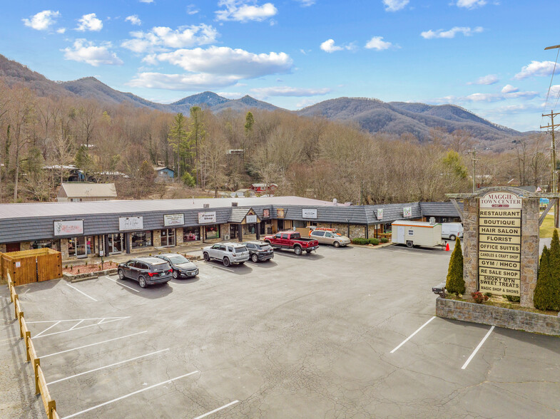 2487 Soco Rd, Maggie Valley, NC à louer - Photo de l’immeuble – Image 1 sur 6
