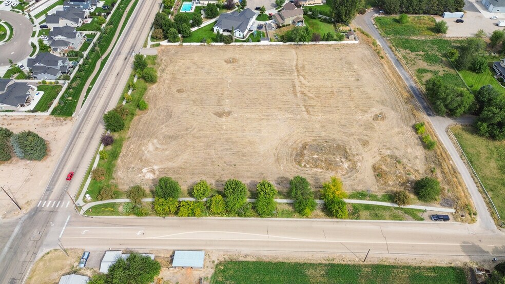 3.75 Acres portefeuille de 6 biens à vendre sur LoopNet.fr - Photo de l’immeuble – Image 3 sur 5