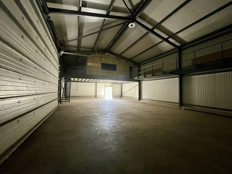 Industriel/Logistique dans Châteaurenard à louer - Photo de l’immeuble – Image 2 sur 9