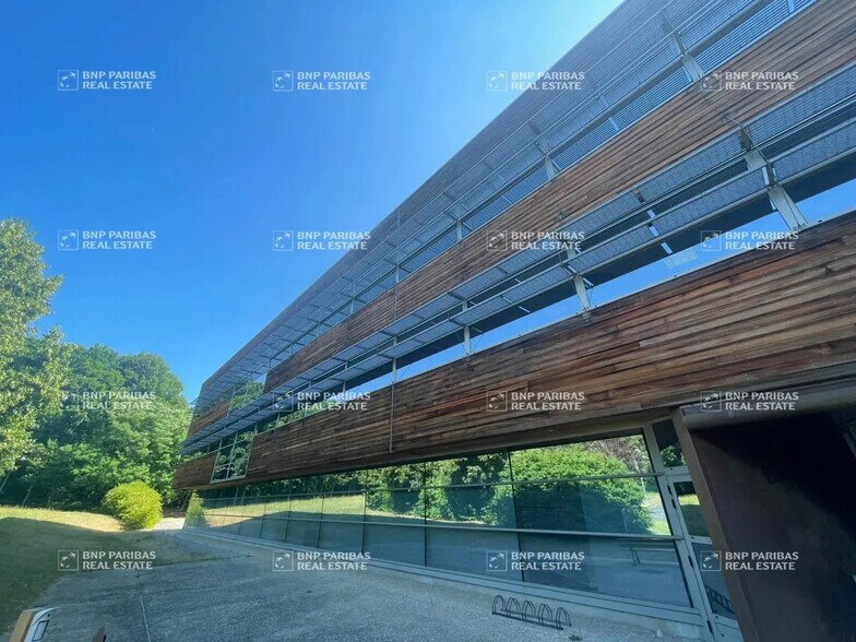 Bureau dans Boigny-sur-Bionne à vendre - Photo de l’immeuble – Image 2 sur 19
