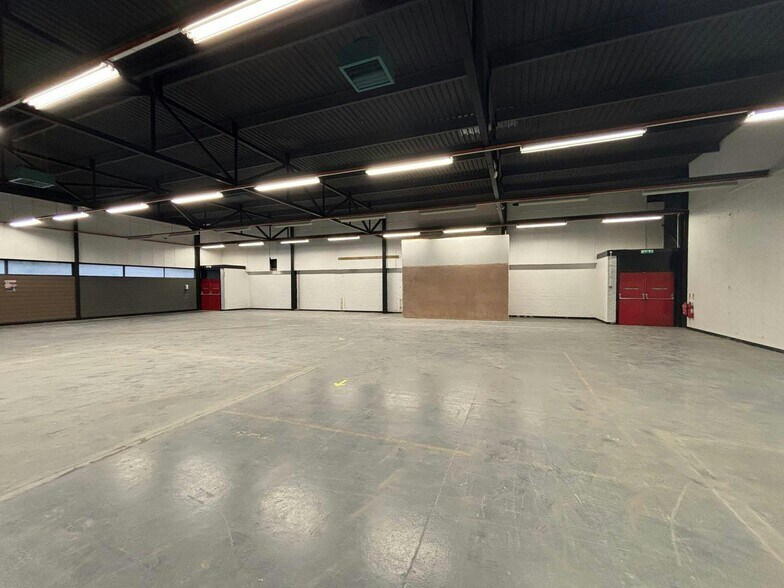 16 Macadam Pl, Irvine à louer - Photo de l’immeuble – Image 3 sur 6