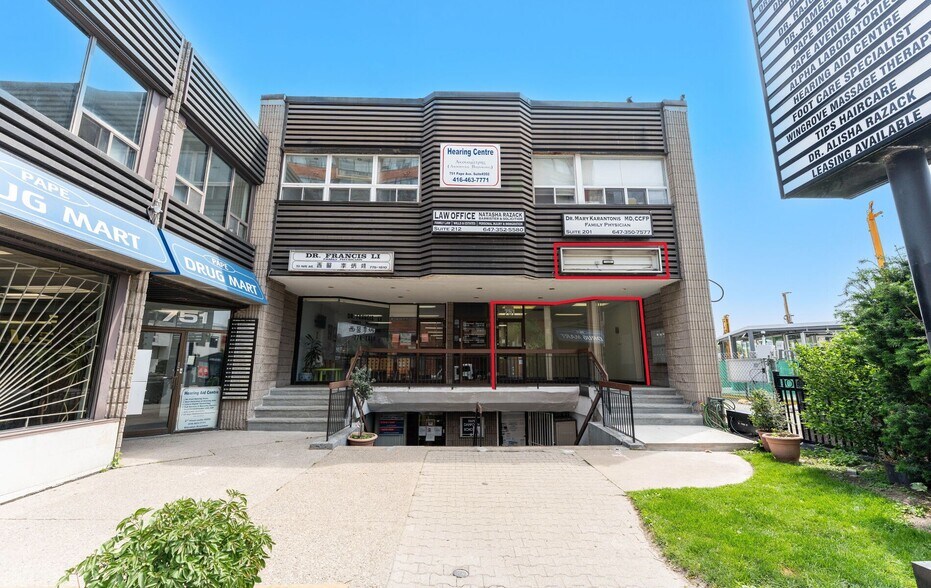 751-757 Pape Ave, Toronto, ON à louer - Photo de l’immeuble – Image 1 sur 4