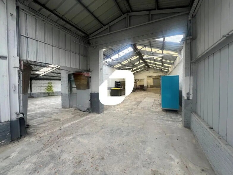 Local d’activités dans Lillers à louer - Photo de l’immeuble – Image 3 sur 7