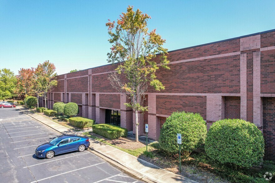 10525 Granite St, Charlotte, NC à louer - Photo de l’immeuble – Image 2 sur 5