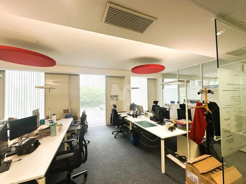 Local d’activités dans Lieusaint à louer - Photo intérieure – Image 2 sur 11