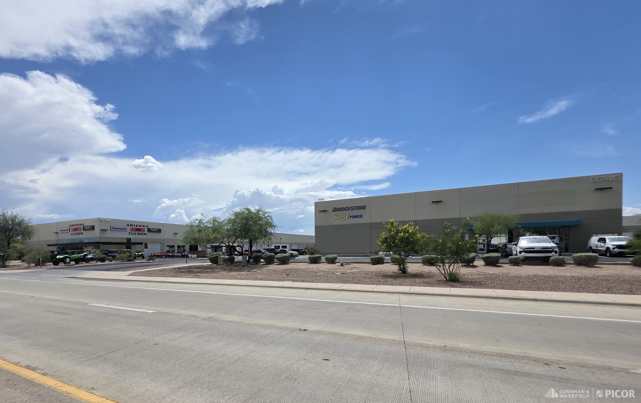 3741 & 3745 N. I-10 EB Frontage Rd. portefeuille de 2 biens à vendre sur LoopNet.fr Photo de l’immeuble– Image 1 sur 19