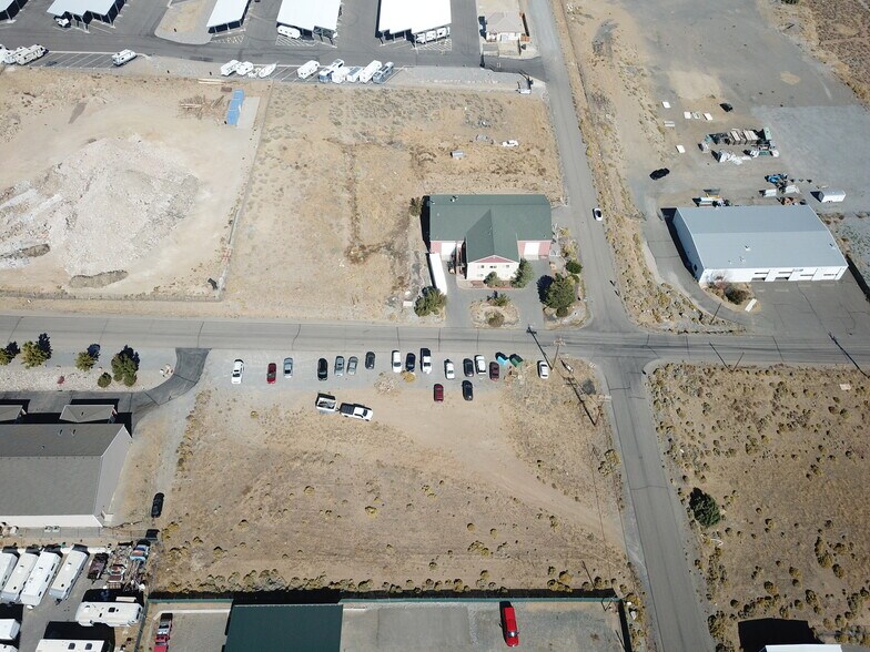 79 Carry Way, Mound House, NV à louer - Photo de l’immeuble – Image 2 sur 13