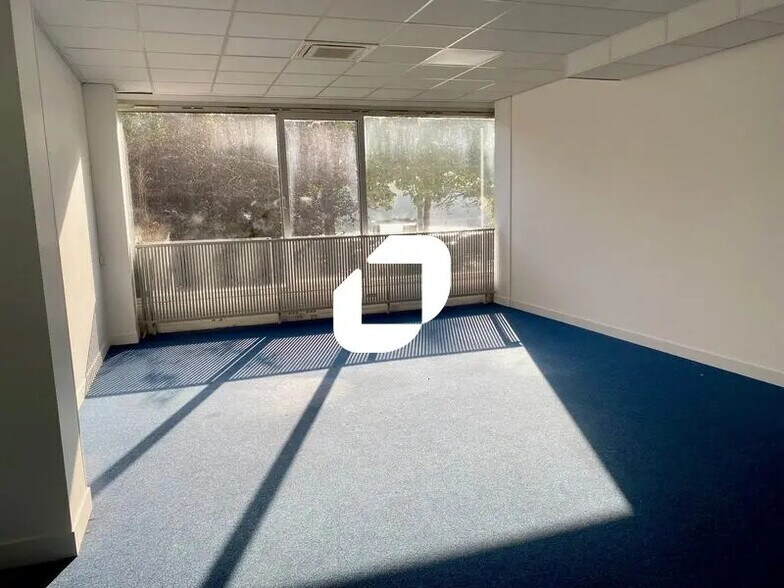 Bureau dans Suresnes à vendre - Photo intérieure – Image 2 sur 9