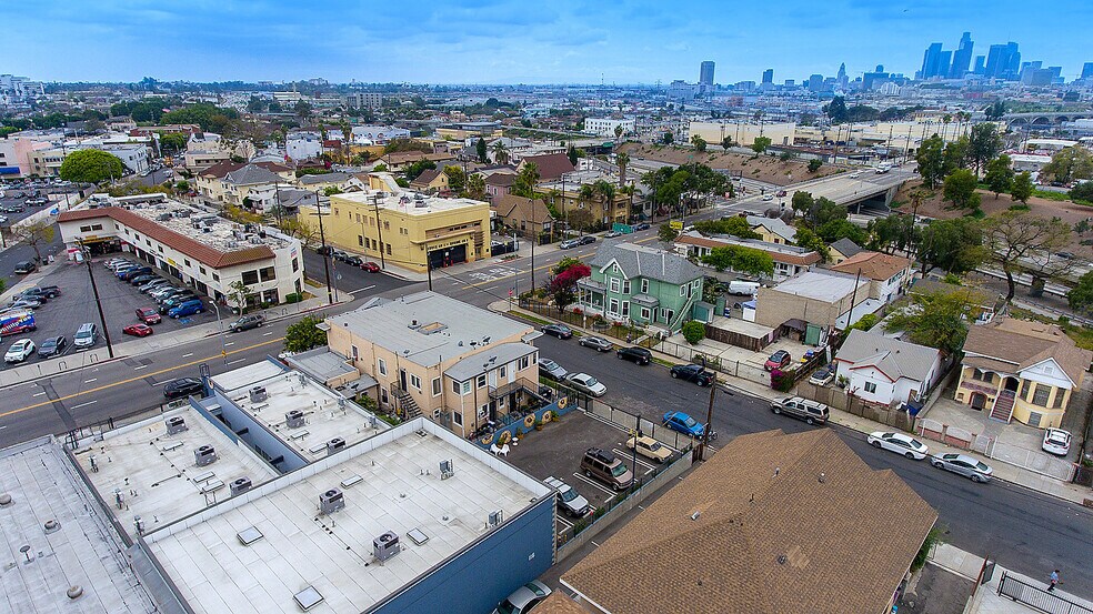 2301 Pasadena Ave, Los Angeles, CA à vendre - Photo de l’immeuble – Image 3 sur 15