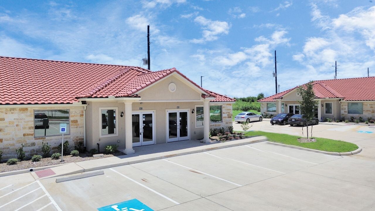 2743 Smith Ranch Rd, Pearland, TX à louer Photo de l’immeuble– Image 1 sur 3